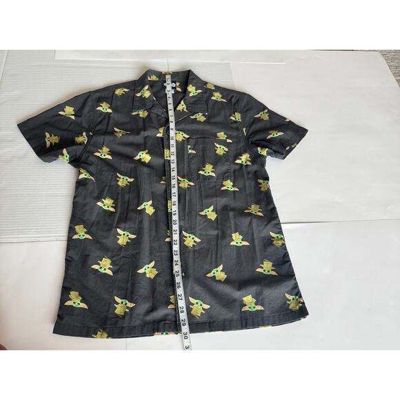 Star Wars Grogu Baby Yoda Button Up Shirt Men’s Medium Gray Short Sleeve - Picture 7 of 12